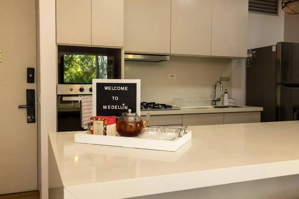 メデジンPremium Urban Oasis El Poblado 2Br 1Acアパートメント アパート メデジン