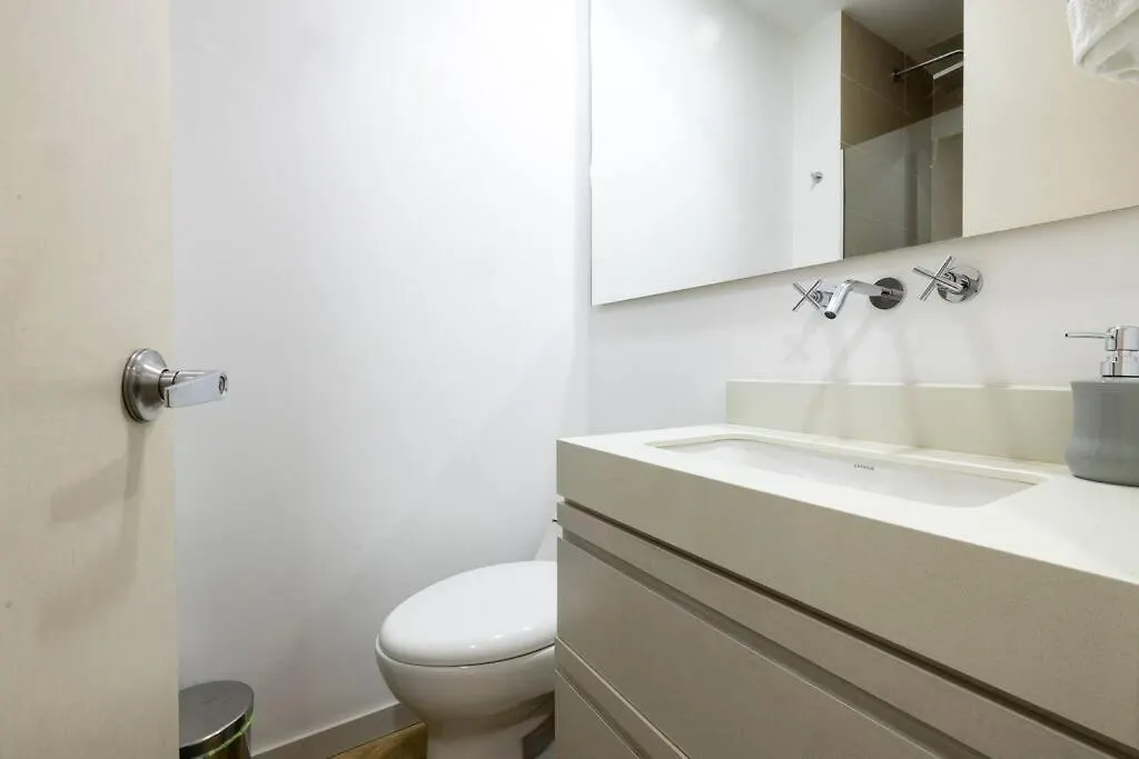 アパート メデジンPremium Urban Oasis El Poblado 2Br 1Acアパートメント