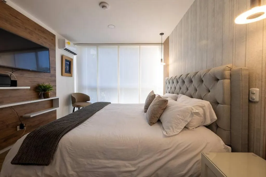 メデジンPremium Urban Oasis El Poblado 2Br 1Acアパートメント アパート