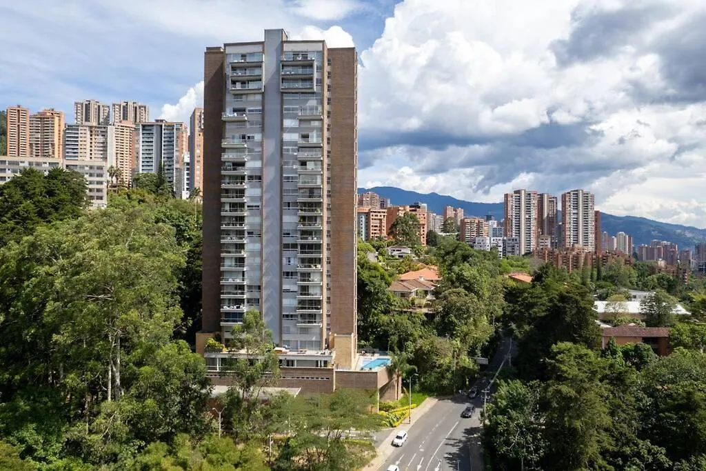 メデジンPremium Urban Oasis El Poblado 2Br 1Acアパートメント アパート メデジン