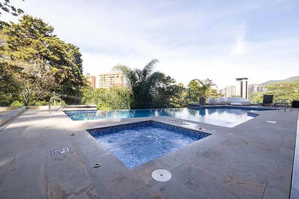 メデジンPremium Urban Oasis El Poblado 2Br 1Acアパートメント アパート